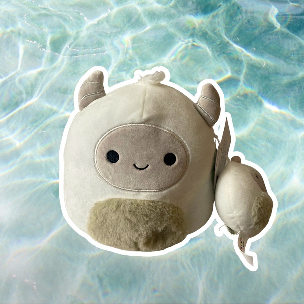 CANADA Exclusive Squishmallow 8” Amleth Yeti & Clip